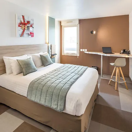 Carré Pau Airport Hotel 3*
