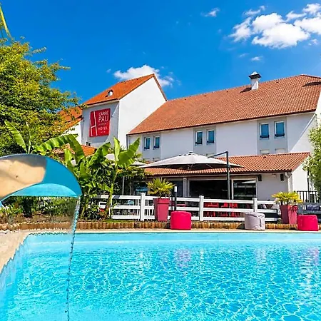 Carre Pau Airport Hotell