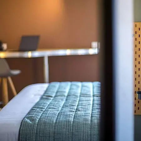 Carre Pau Airport Hotell Serres-Castet