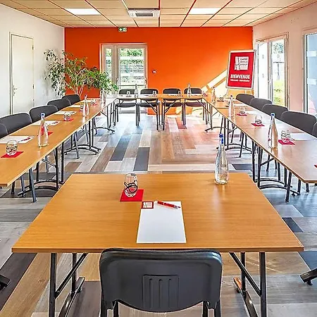 Carre Pau Airport Hotell