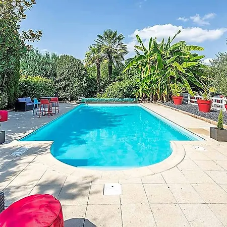 Carre Pau Airport Hotell 3*