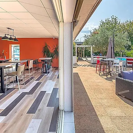 Carre Pau Airport 3*