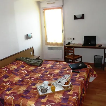 Hotell Carre Pau Airport Serres-Castet