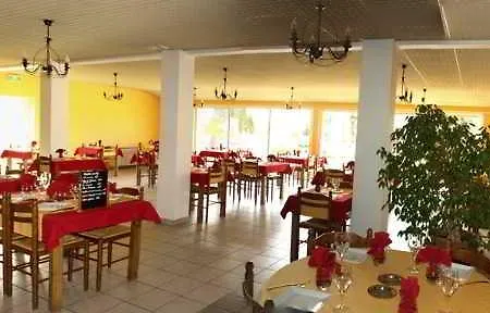 Carre Pau Airport Hotell 3*