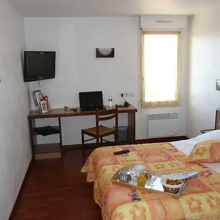 Hotell Carre Pau Airport