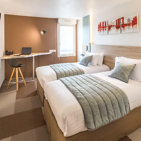Carre Pau Airport Hotel 3*
