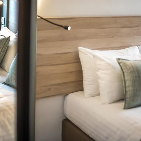 Carre Pau Airport Hotell Serres-Castet