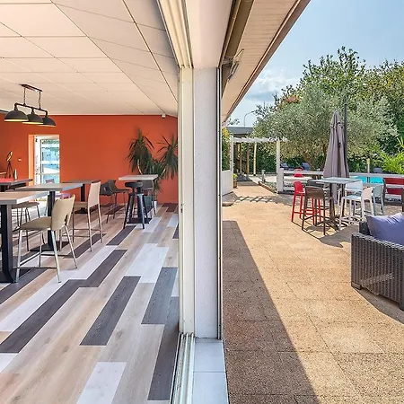 Carre Pau Airport 3*