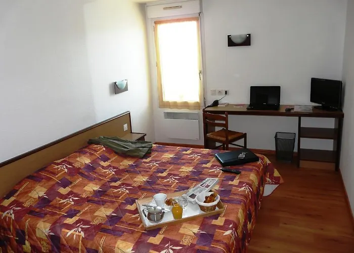Hotel Carre Pau Airport Serres-Castet
