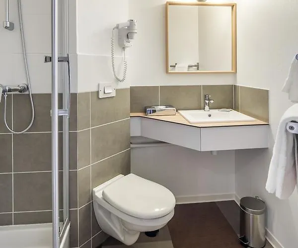 Carre Pau Airport Hotel