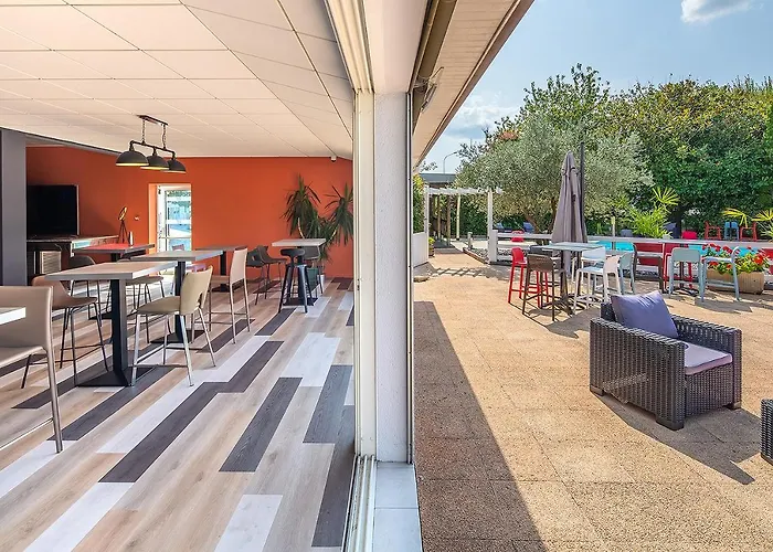 Carre Pau Airport 3*